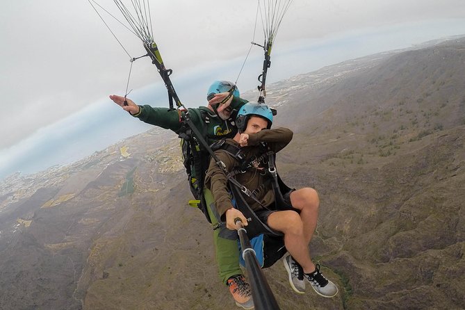 Acro Paragliding Adventure in Costa Adeje with FREE Pickup !! - What happens during the 15 to 20 minute flight