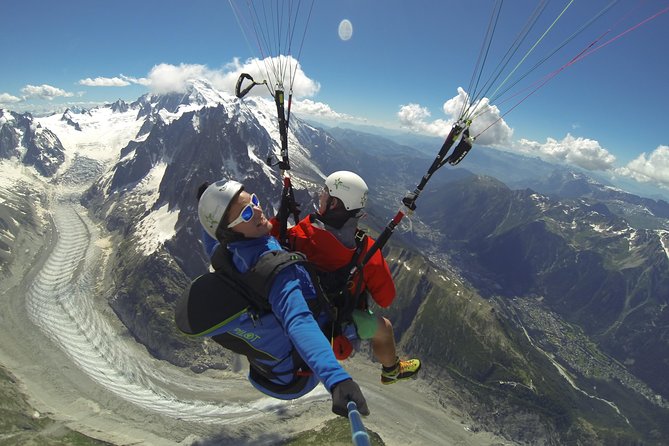 Acrobatic Paragliding Tandem Flight over Chamonix - Riding up to Plan Praz