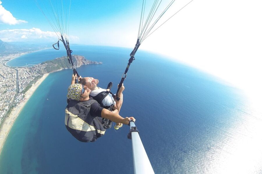 Alanya: Tandem Paragliding Experience Over Cleopatra Beach - A short briefing before the big step