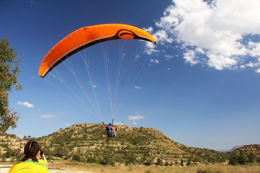 Alicante and Santa Pola: Tandem Paragliding Flight - Meeting Juan and Maria in Agost