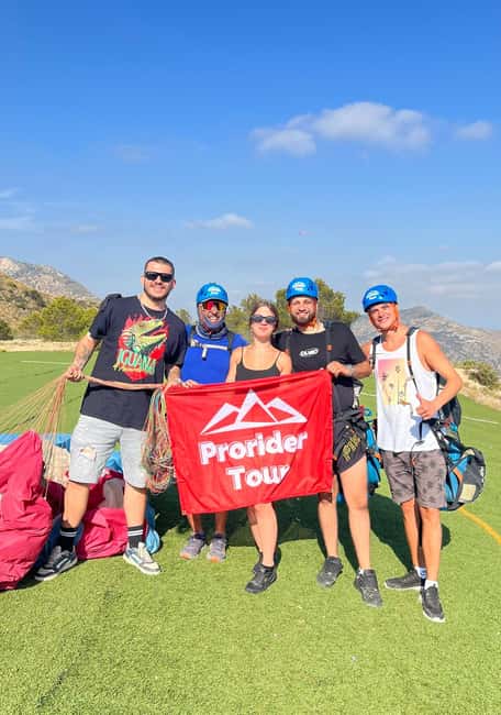 Alicante: Santa Pola, Benidorm Tandem Paragliding Experience - Meeting the pilot and preparing to fly