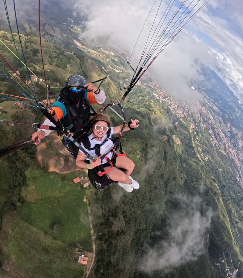 Bello: Paragliding in Medellín - A 15-minute flight with big views
