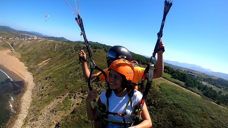 Bilbao: Vuelo en Parapente en la costa de Sopelana y Getxo - A 20-minute flight with room to choose your pace