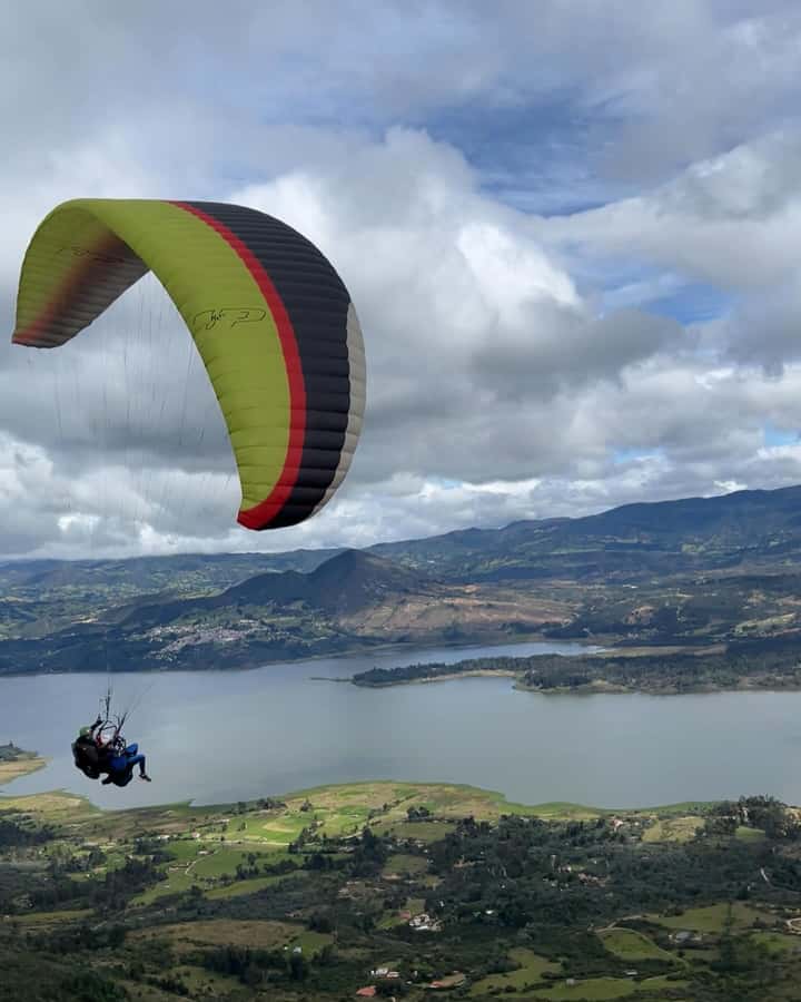 Bogota: Paragliding activity in La Calera with transfers - La Calera and the two-hour mountain stop