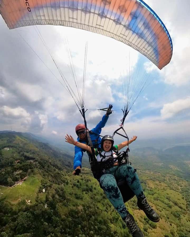 Bogota: Paragliding Flight Ticket in Guatavita - Takeoff and the first rush of flight