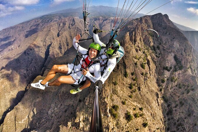 BRONZE tandem paragliding flight in South Tenerife, free pick up - A soft landing at La Caleta