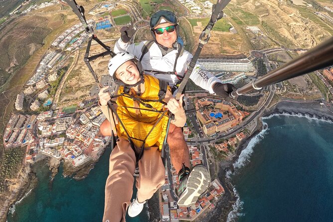 BRONZE tandem paragliding flight in South Tenerife, free pick up - Getting ready at the launch site
