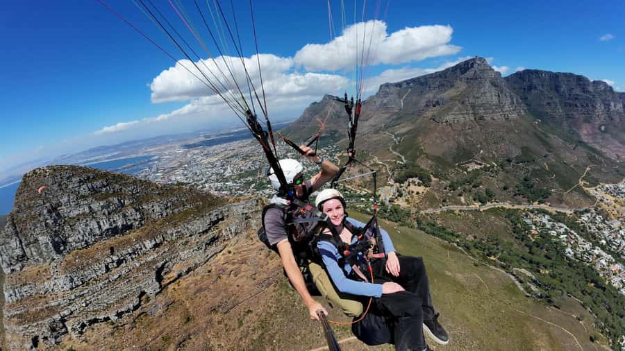 Cape Town: Tandem Paragliding with Instructor - Landing near Sea Point and getting back