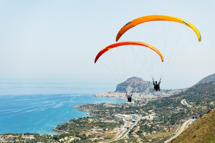 Cefalù: Tandem Paragliding Flight and GoPro13 Video - The takeoff: a short rush, then open air