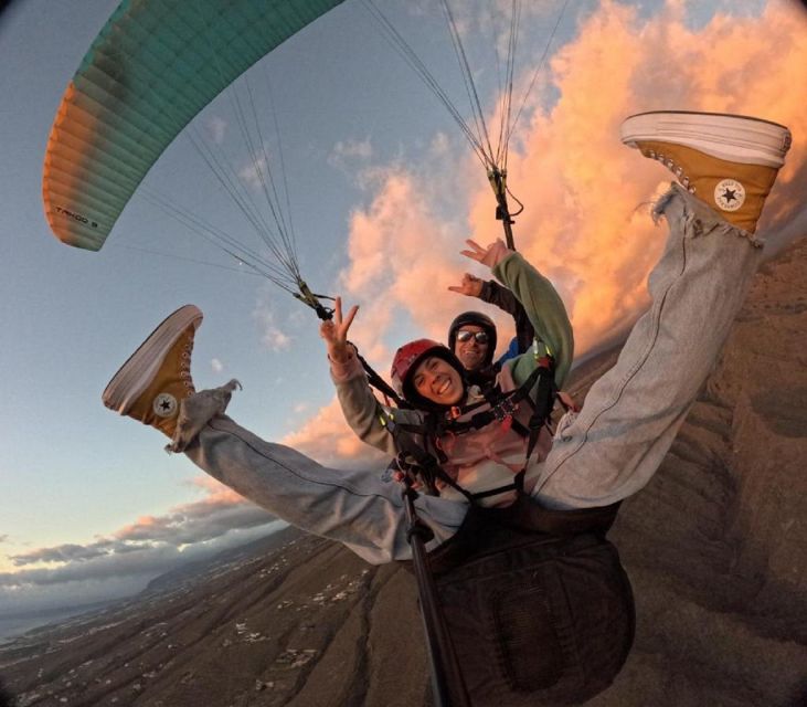 Costa Adeje: Tandem Paragliding Flight with Pickup - What the pilots add to the experience
