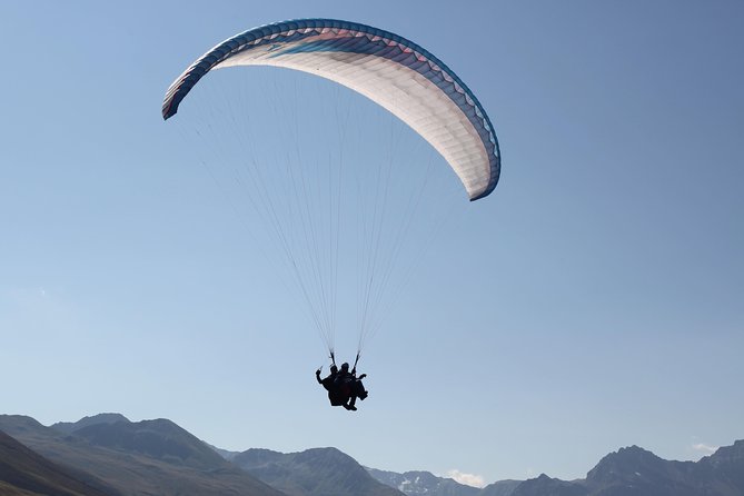 Davos Absolutely Free Flying Paragliding Tandem Flight 1'000 Meters High - Starting at Joyride Paragliding in Davos Platz