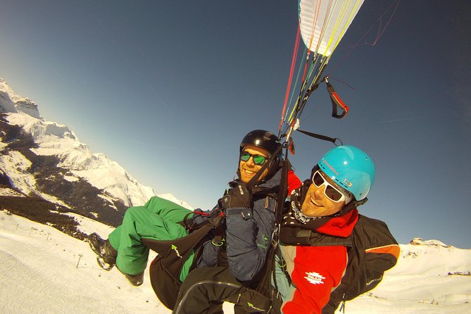 Davos Absolutely Free Flying Paragliding Tandem Flight 1'000 Meters High - Choosing Between a Gentle Ride and Extra Spins