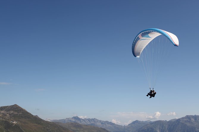 Davos Paragliding Private Tandem Pilot Half Day - Meeting at Davos Platz station