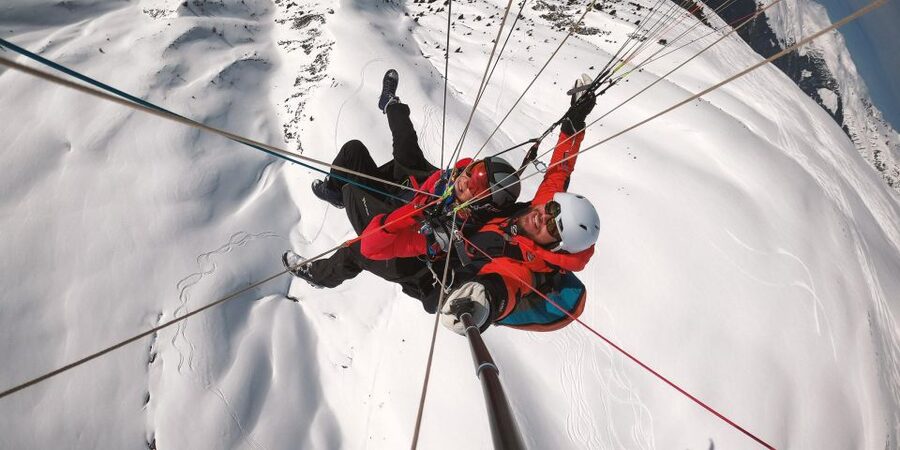 Davos: Tandem Paragliding Flight - Meeting at Davos Platz and riding to Jakobshorn