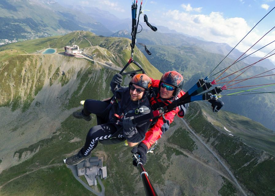Davos: Tandem Paragliding Flight - What you see from the paraglider