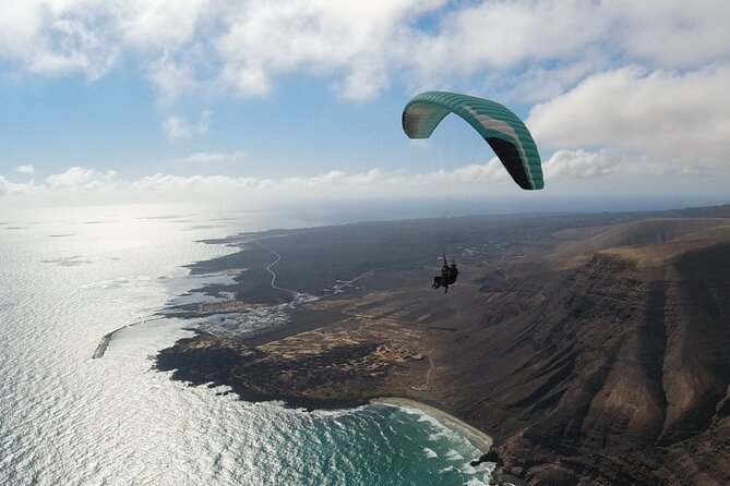 DISCOVERY FLIGHT tandem paragliding Lanzarote with pro pilot - The briefing and meeting your pilot
