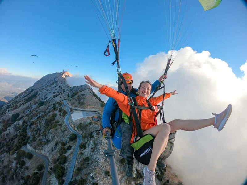 From Fethiye: Tandem Paragliding in Ölüdeniz - Landing and the return to Ölüdeniz