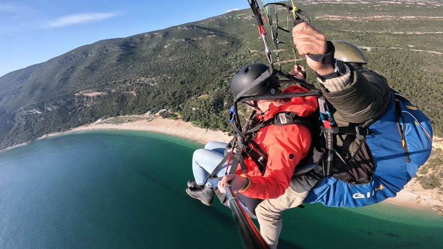 From Lisbon: Paragliding Pack (Flight+Video+Transportation) - From Ferrari Portugal to the Secret Flying Site
