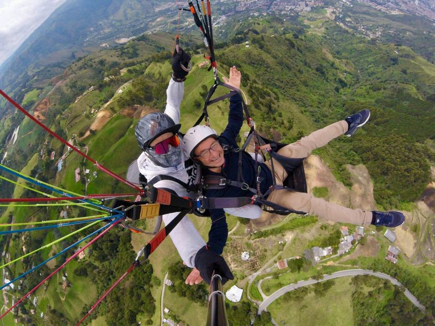 From Medellín: Paragliding Tour with GoPro Photos & Videos - Asking for tricks and enjoying the quiet