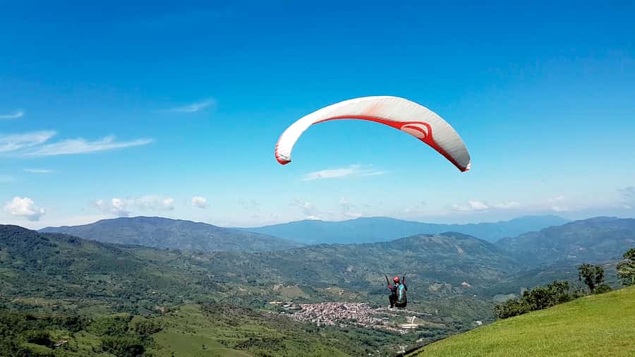 From Medellin: Private Paragliding Tour Over Waterfalls - The return to Medellín and the mountain restaurant