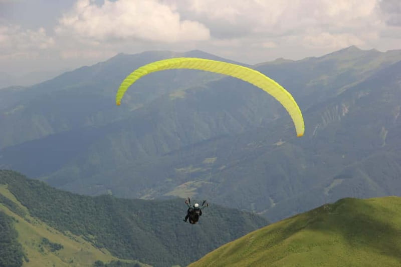 Georgia: Paragliding tandem flight in Gudauri with video - Taking Off Above Gudauri Ski Resort