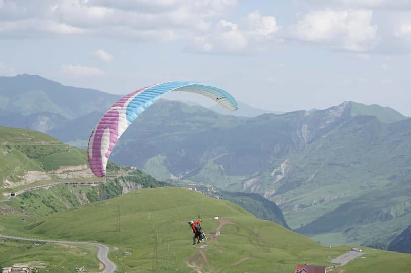 Georgia: Paragliding tandem flight in Gudauri with video - What A 40-Minute Tandem Flight Feels Like