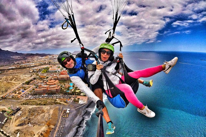 GOLD paragliding flight including videos/photos, t-shirt and a bottle of Cava - Safety, comfort, and who can take part