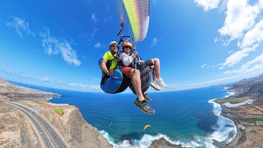 Gran Canaria: Paragliding Flight with Tapas & Pickup - What the 15 to 20 minute flight is like