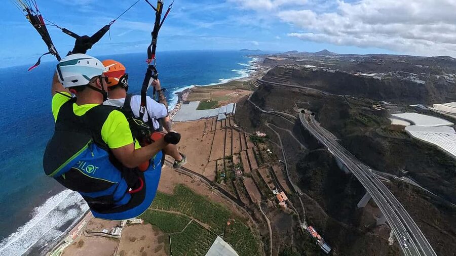 Gran Canaria: Paragliding Flight with Tapas & Pickup - Pickup points and the four-hour schedule