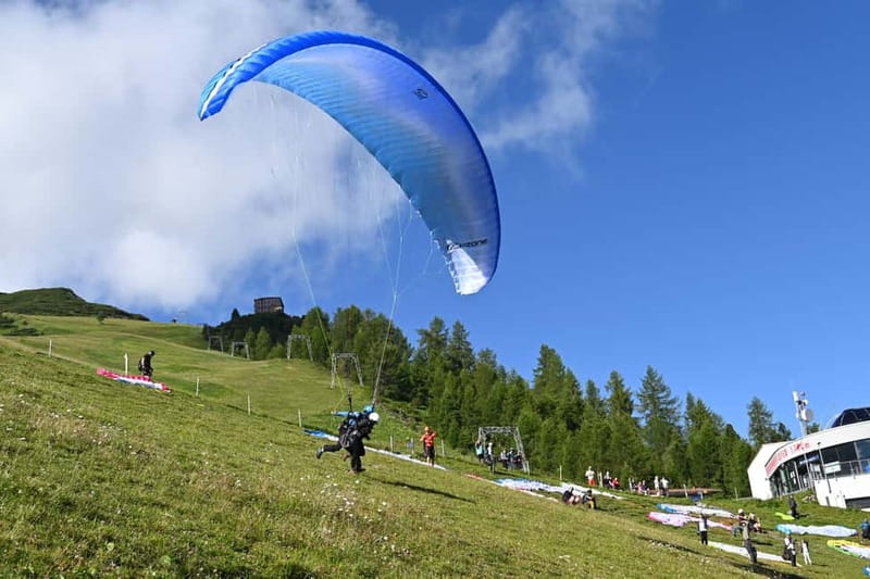 Innsbruck: Paragliding Adventure - Reaching the Panoramabahn Elfer meeting point
