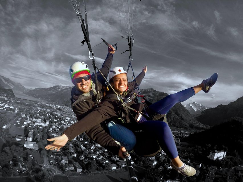 Interlaken: Paragliding Tandem High Flight - Meeting at the Victoria-Jungfrau landing field