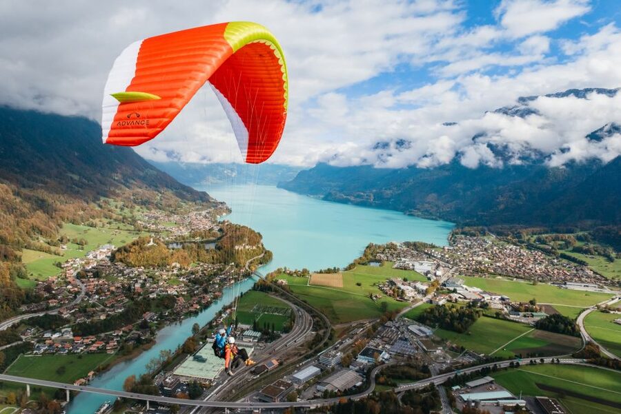 Interlaken: Tandem Paragliding Flight - From Höheweg 125 to Beatenberg
