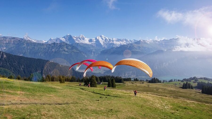Interlaken: Tandem Paragliding Flight with Pilot - Why paragliding fits Interlaken so well
