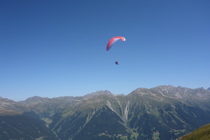 Klosters Tandem Paragliding Flight from Gotschna - Choosing a calmer flight or more action