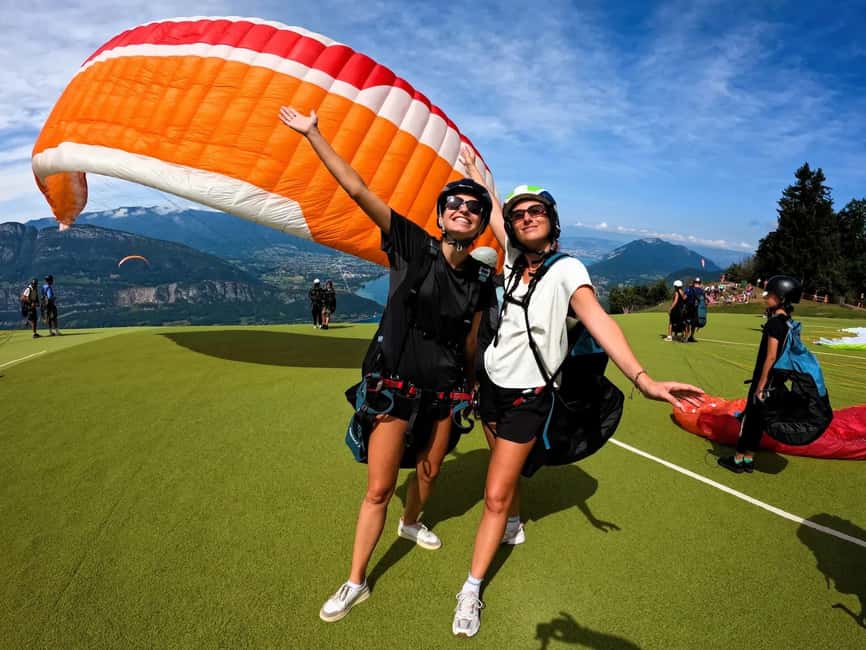 Lake Annecy: Winter Paragliding flight - What you see above Lake Annecy