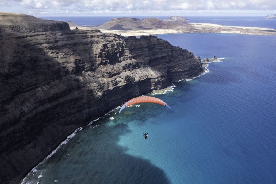 Lanzarote: Tandem Paragliding Flight Over Lanzarote - The Flexible Meeting Point and Why It Matters