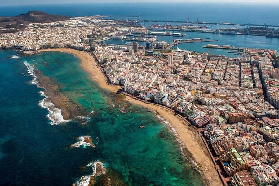 Las Palmas: Paragliding Tandem Flight with Instructor - What makes Playa de las Canteras special from the air