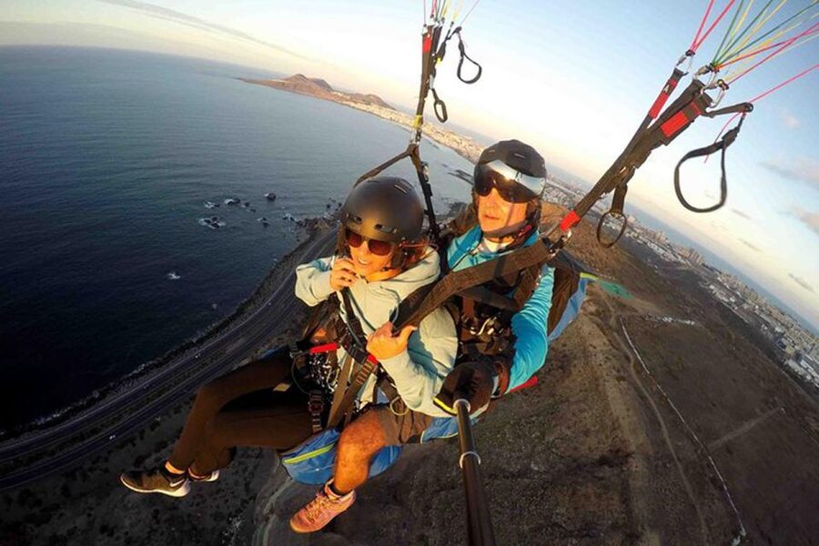 Las Palmas: Paragliding Tandem Flight with Instructor - A 15 to 20 minute flight with a wide view