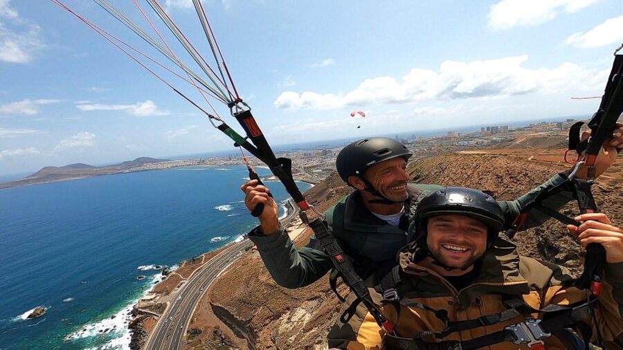 Las Palmas: tandem paragliding flights for everyone - Meeting beside the Alfredo Kraus Auditorium