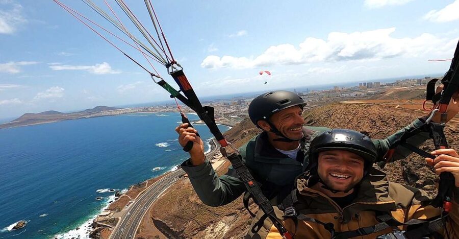 Las Palmas: tandem paragliding flights for everyone - How the guides handle nervous first-time flyers
