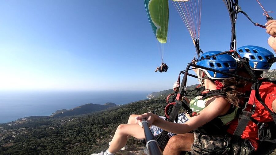 Lefkada paragliding tandem flighs/ Kathisma beach - Why the Instructor’s Experience Matters