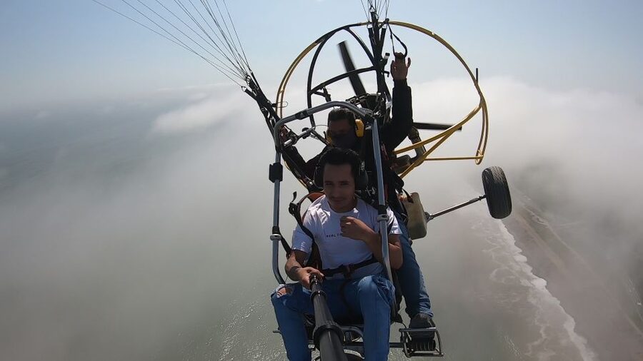 Lima: Paragliding Flight Over Costa Verde Districts - Key points before you book