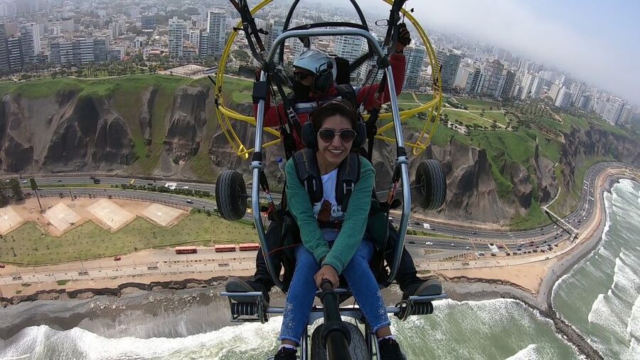 Lima: Paragliding Flight Over Costa Verde Districts - Four seaside districts from above