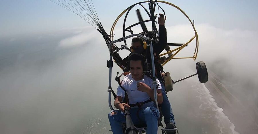 Lima: Paragliding Flight Over Costa Verde Districts - What the first climb feels like