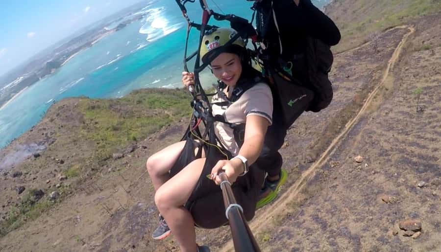 Lombok : Tandem Paragliding with Pilot & Beach Tour - What the 10-minute glide feels like