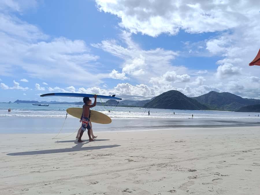 Lombok : Tandem Paragliding with Pilot & Beach Tour - Who should book this day?