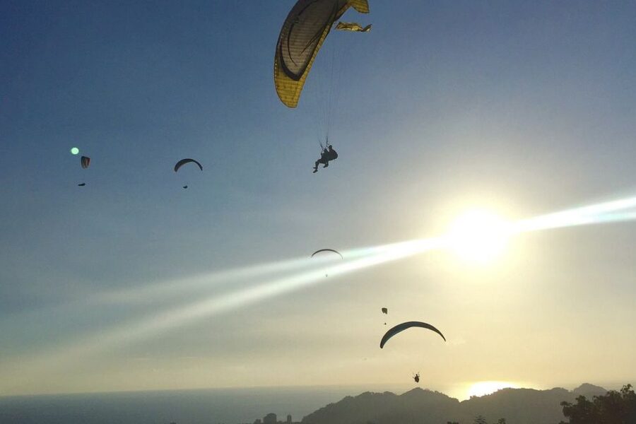 Los Angeles: 30-Minute Tandem Paragliding Experience - From Carbon Beach to the Malibu foothills