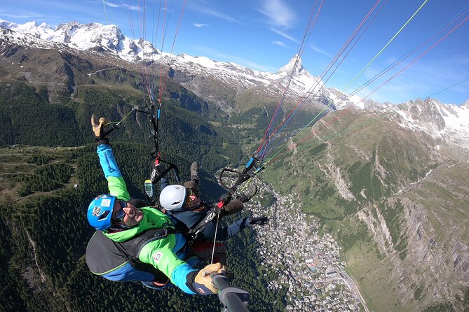 Matterhorn Paragliding flight in Zermatt (20-25min) - Photo and video choices during the flight