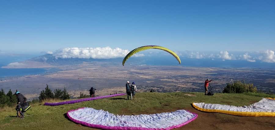 Maui: Top Gun Paragliding Tandem Flight - Weather can change the plan