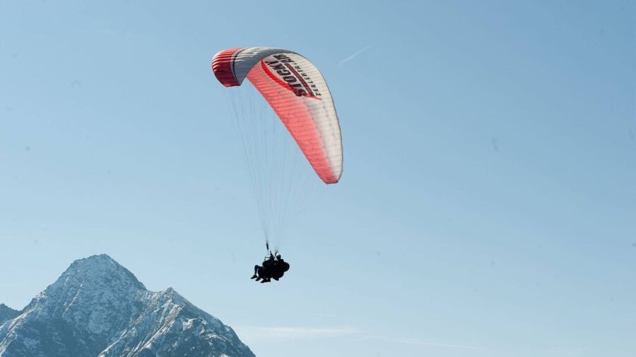 Mayrhofen: Paragliding Flight Experience Over Mountains - Meeting Stocky Air in Mayrhofen
